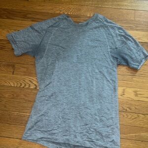 men’s size small lululemon Metal Vent Tech Short-Sleeve Shirt